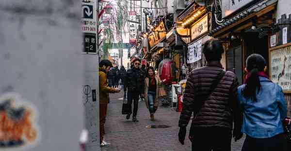 女人眉毛有痣看相图解，揭示眉毛痣相对命运的影响